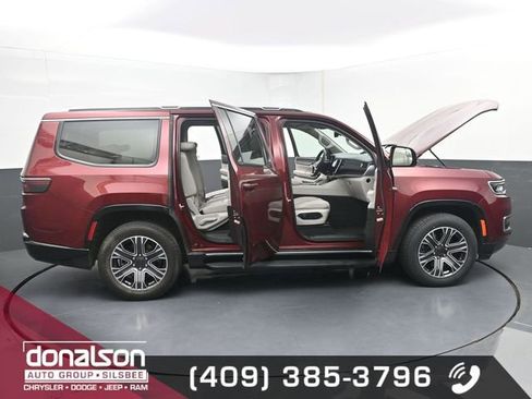 Used 2024 Jeep Wagoneer Series II w/ Flexible Seating Group image 22
