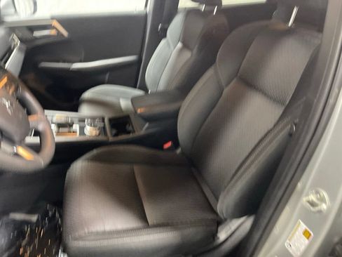 Used 2024 Mitsubishi Outlander ES FWD image 17