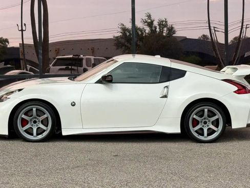 Used 2019 Nissan 370Z NISMO RWD image 4