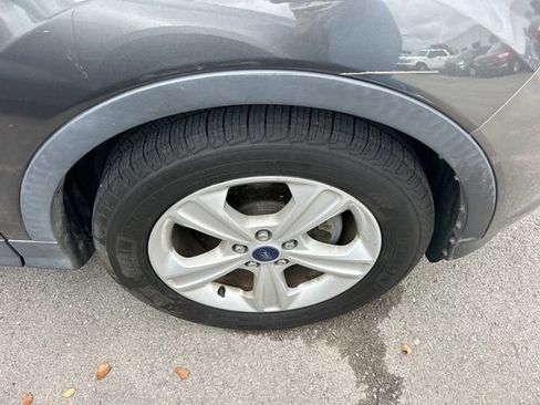Used 2016 Ford Escape SE w/ Equipment Group 201A FWD image 10