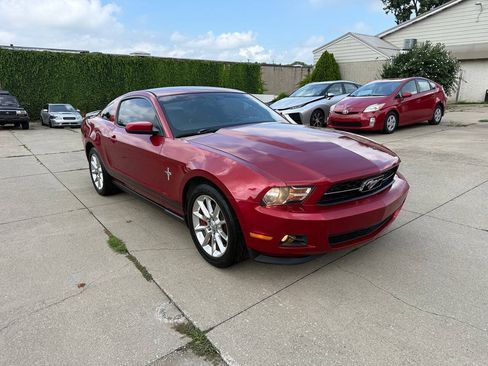 Used 2011 Ford Mustang Premium w/ 202A Rapid Spec Order Code RWD image 2