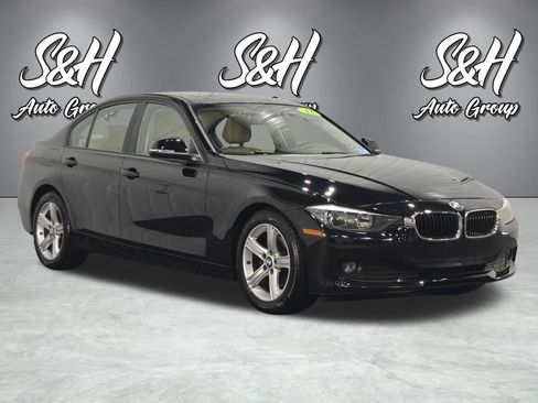 Used 2013 BMW 320i xDrive Sedan AWD/4WD image 2