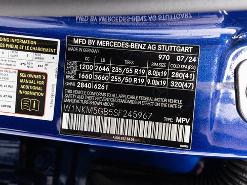 Used 2025 Mercedes-Benz GLC 350e 4MATIC w/ Driver Assistance Package image 37