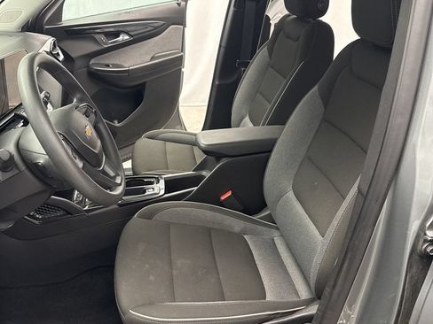 Used 2025 Chevrolet TrailBlazer LT AWD/4WD image 8