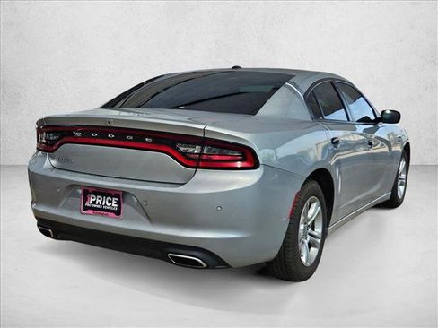 Used 2019 Dodge Charger SXT w/ Driver Confidence Group RWD image 4