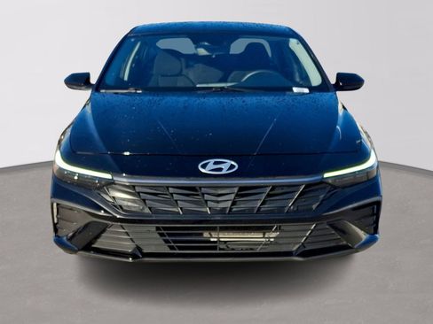 Used 2024 Hyundai Elantra SEL image 2