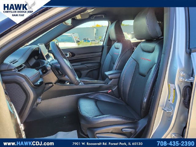 Used 2025 Jeep Compass Trailhawk AWD/4WD image 8