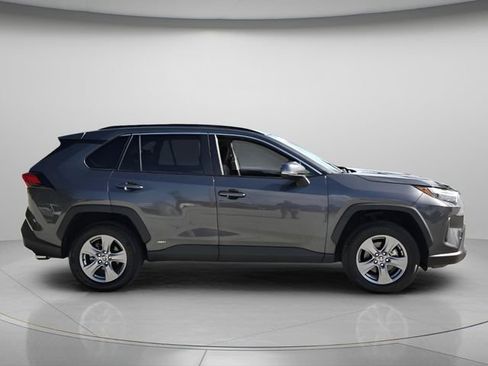 Used 2024 Toyota RAV4 XLE AWD/4WD image 5