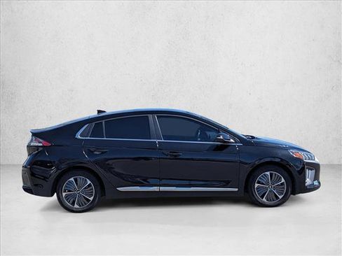 Used 2022 Hyundai Ioniq SEL FWD image 4