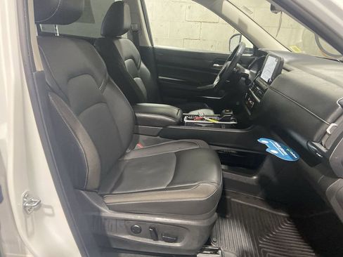 Used 2024 Nissan Pathfinder SL image 27