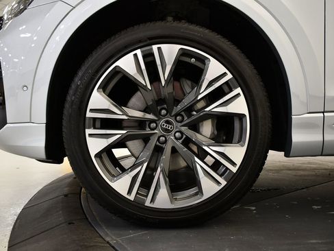 Used 2025 Audi Q8 Premium Plus image 13