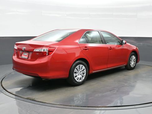 Used 2012 Toyota Camry LE FWD image 6