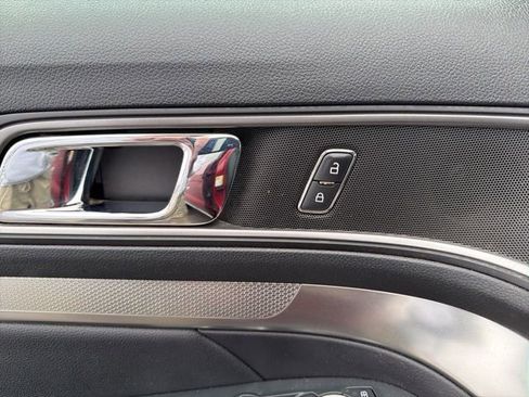 Used 2018 Ford Explorer XLT w/ Equipment Group 202A image 23