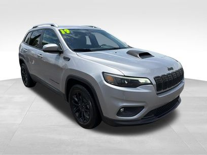 Used 2019 Jeep Cherokee Latitude w/ Popular Appearance Group
