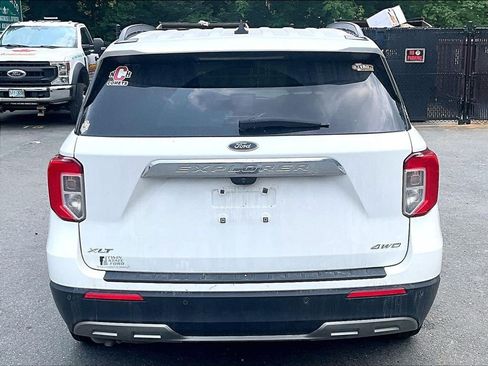 Used 2021 Ford Explorer XLT w/ Equipment Group 202A AWD/4WD image 5