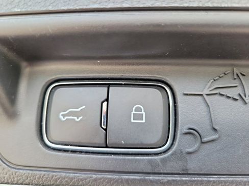 Used 2020 Ford Explorer XLT w/ Equipment Group 202A image 9