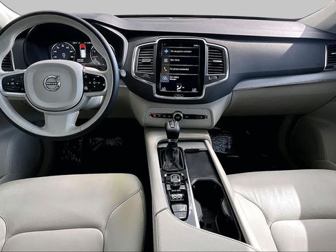 Used 2021 Volvo XC90 T5 Momentum w/ Protection Package Premier FWD image 16