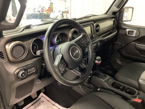 Used 2018 Jeep Wrangler Sport image 14