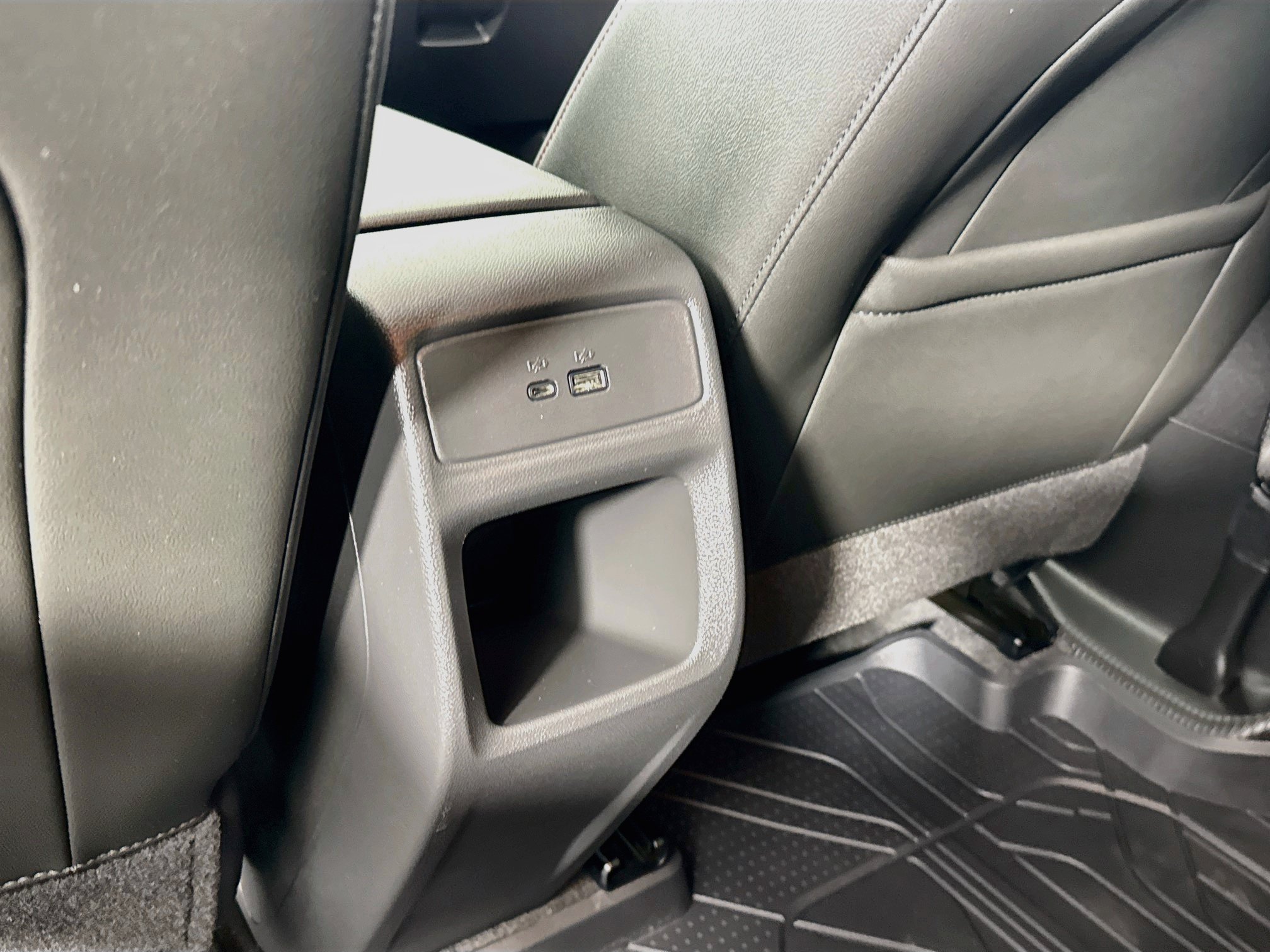 Used 2025 Chevrolet Trax RS w/ Sunroof Package FWD image 30