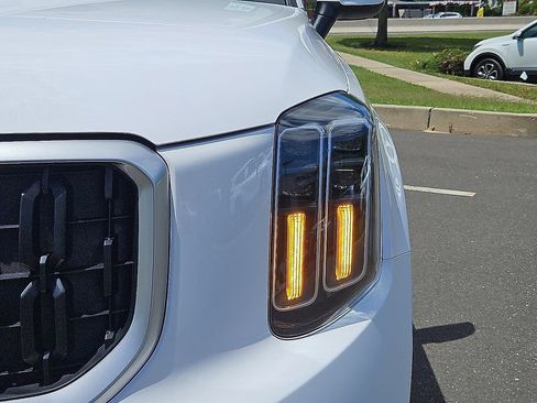 Used 2024 Kia Telluride EX w/ EX Captain's Chair Package AWD/4WD image 31
