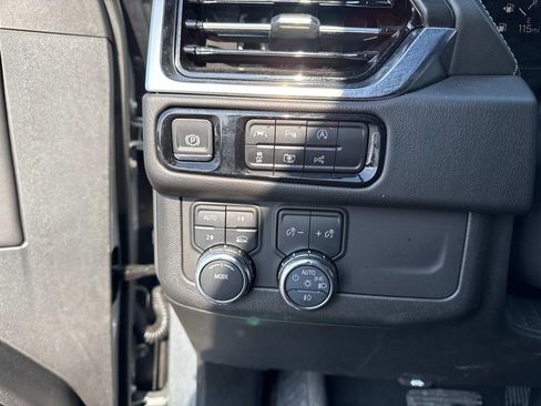 Used 2025 GMC Yukon Denali image 12