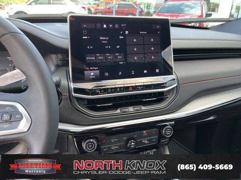 Used 2024 Jeep Compass Trailhawk image 9