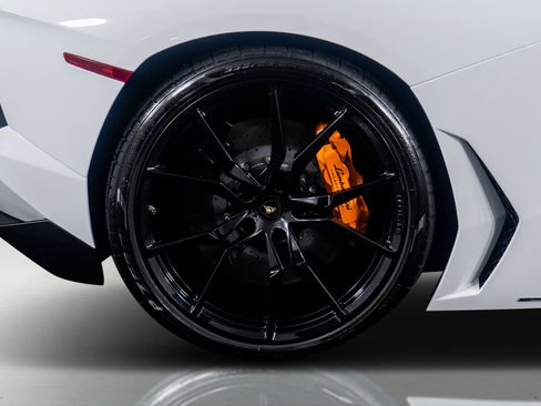 Used 2015 Lamborghini Aventador LP 700-4 image 7