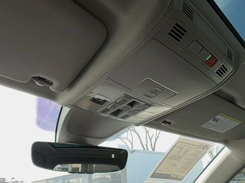 Used 2020 Volkswagen Tiguan SEL image 22