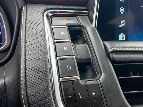 Used 2023 Chevrolet Suburban Premier image 43