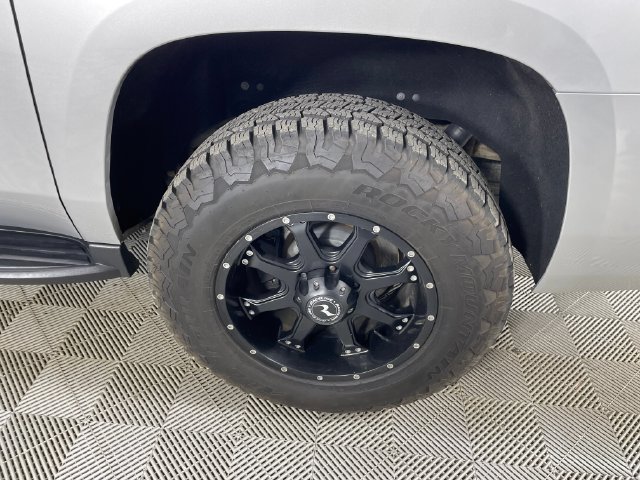 Used 2019 Chevrolet Suburban LT AWD/4WD image 20