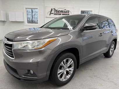 Used 2016 Toyota Highlander Plus w/ Four Season Floor Mat Package