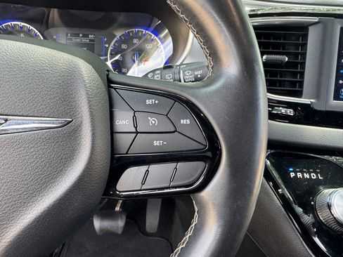 Used 2018 Chrysler Pacifica Touring Plus w/ S Appearance Package FWD image 23
