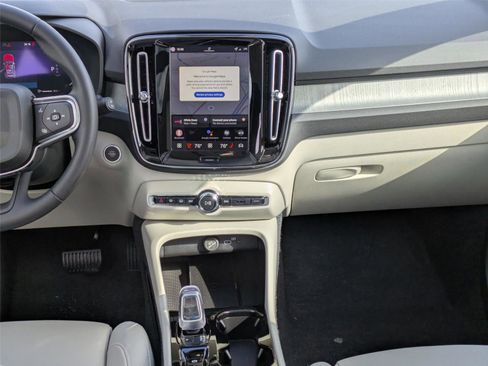 New 2026 Volvo XC40 B5 Ultra w/ Protection Package Premier image 15