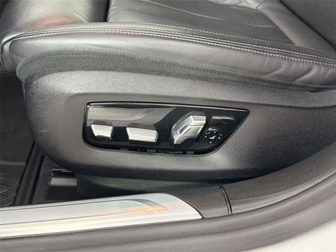 Used 2020 BMW 740i w/ M Sport Package RWD image 19