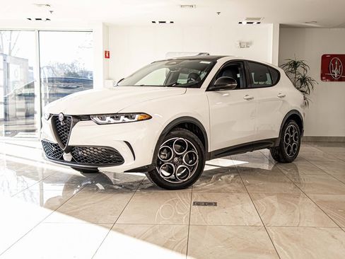 New 2025 Alfa Romeo Tonale w/ Premium Package image 1