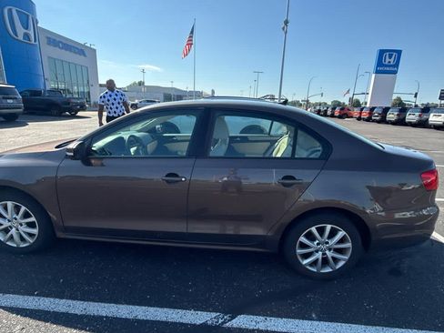 Used 2011 Volkswagen Jetta SE FWD image 6
