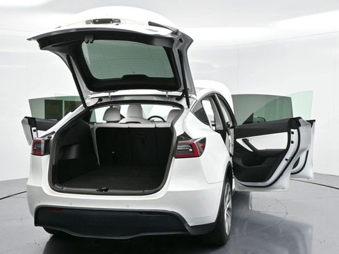 Used 2021 Tesla Model Y Long Range image 38