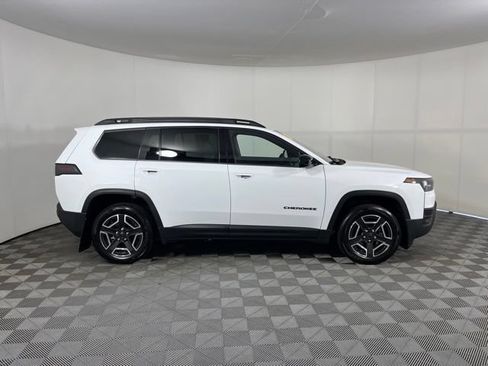 Used 2026 Jeep Cherokee Laredo AWD/4WD image 8