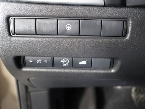 Used 2025 Nissan Rogue SV AWD/4WD image 31