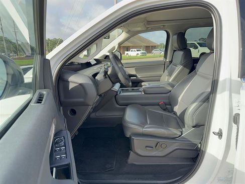 Used 2025 Ford Expedition Active AWD/4WD image 8