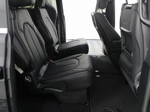 New 2026 Chrysler Pacifica Select image 22