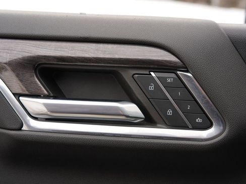 Used 2022 Chevrolet Silverado 1500 LTZ w/ LTZ Premium Package image 17