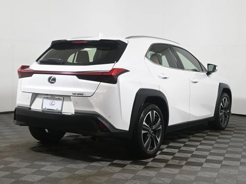 Used 2019 Lexus UX 200 w/ Premium Package FWD image 7