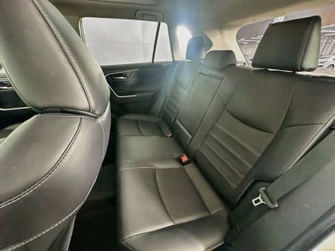 Used 2020 Toyota RAV4 Limited FWD image 28