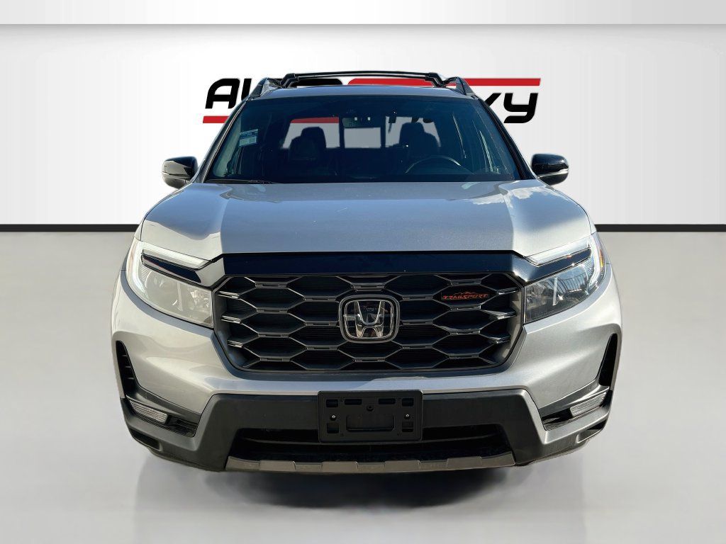 Used 2025 Honda Ridgeline TrailSport image 2
