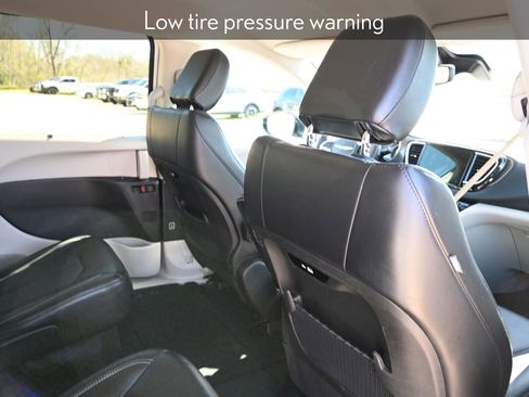 Used 2024 Chrysler Pacifica Touring-L image 25