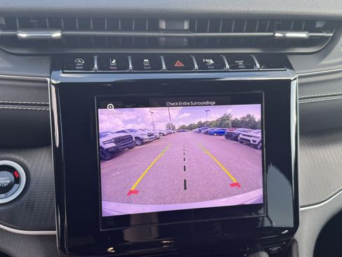 Used 2024 Jeep Grand Cherokee Laredo RWD image 28