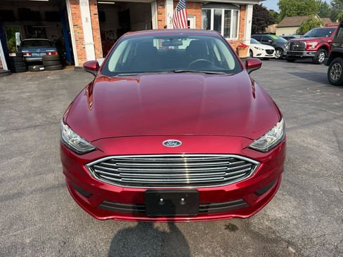 Used 2017 Ford Fusion SE w/ Fusion SE Technology Package FWD image 2