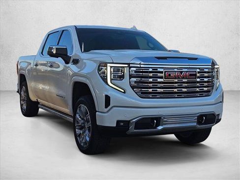 Used 2022 GMC Sierra 1500 Denali w/ Denali Reserve Package AWD/4WD image 3