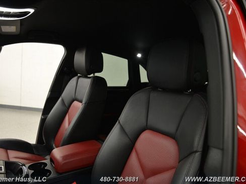 Used 2022 Porsche Macan AWD/4WD image 33